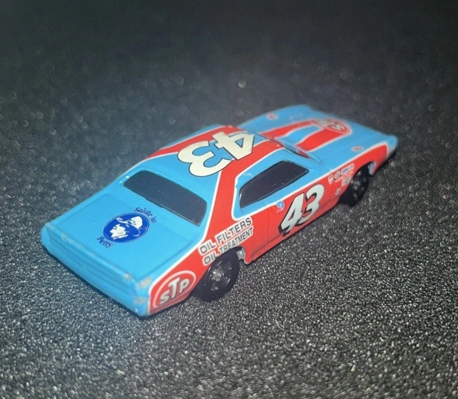RACING CHAMPIONS RICHARD PETTY 1974 CHAMPION DODGE CHARGER 1/64 CAR - Image 2 of 4