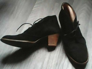 Boots femme en daim noir t 38 1/2 talon moyen