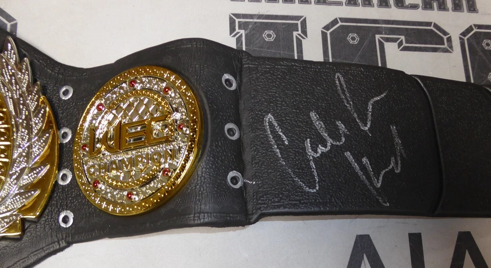 Подписанный пояс чемпиона WEC Toy Urijah Faber сертификат подлинности PSA/DNA UFC 194 181 - Изображение 3 из 4