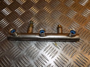 Orginal Audi A6 4F Rail Kraftstoffverteiler Railrohr rechts 06E130090C