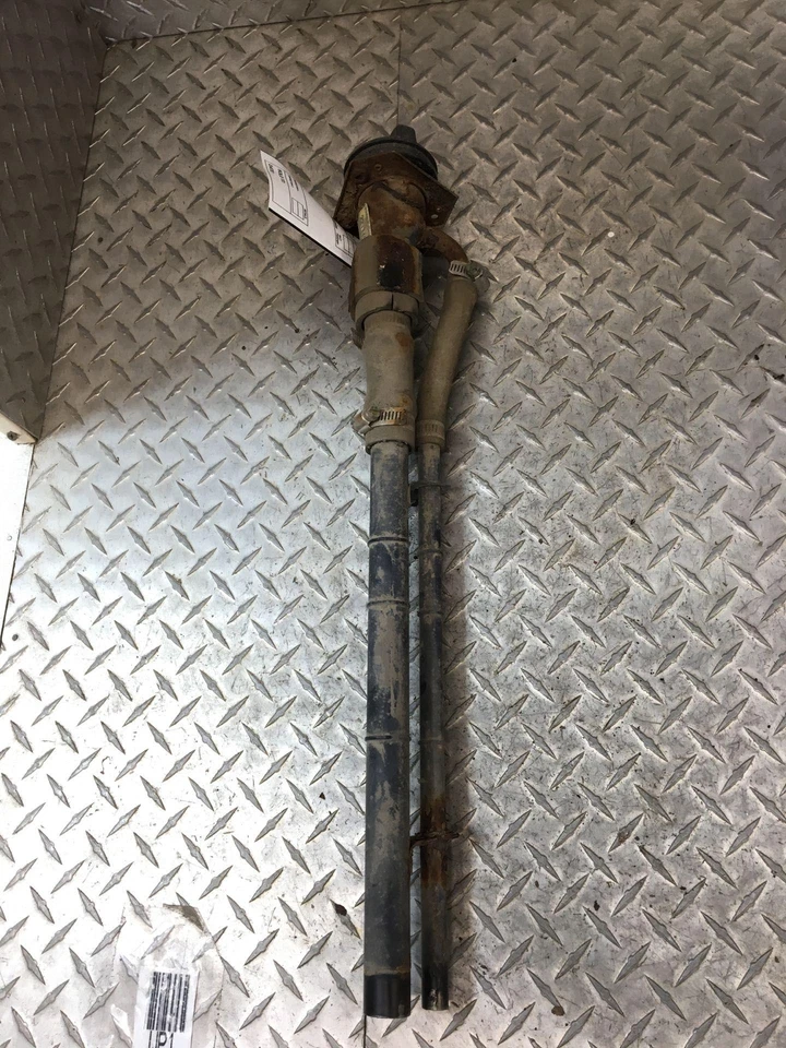 15 GMC SIERRA 3500 Fuel Filler Neck Rear Filler Neck Foto 2 de 4