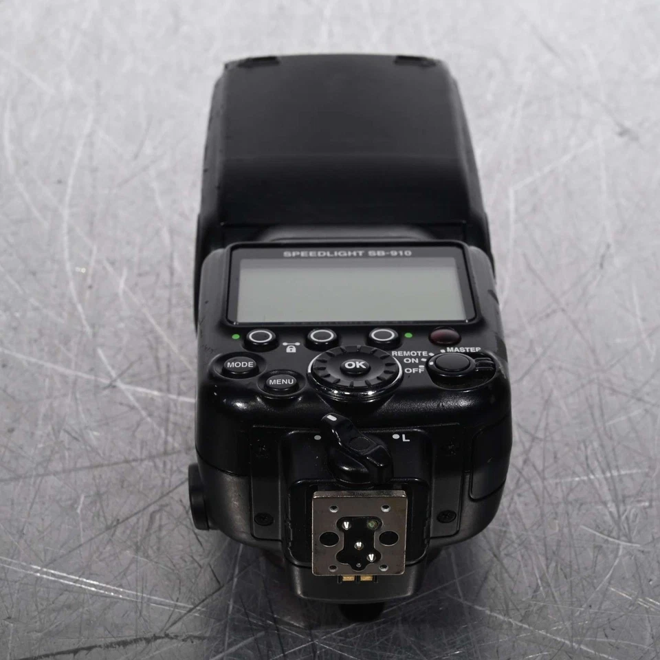 Flash de xenón Nikon Speedlight SB-910 con montaje en zapata Foto 2 de 4