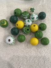 St Patrick  s Day Beads 4 Leaf Clover Green Wood Beads