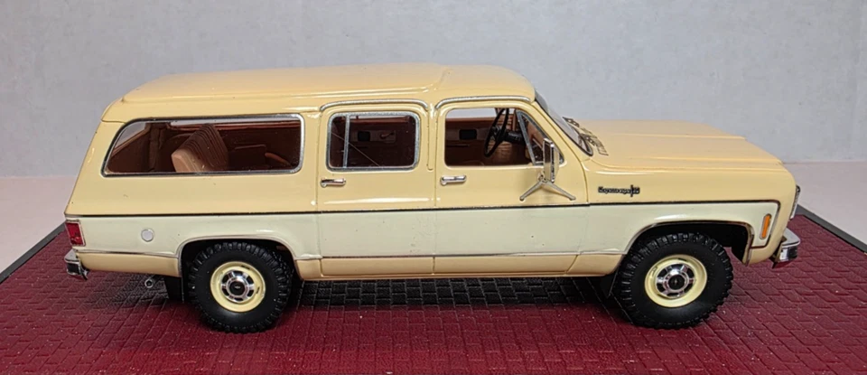 Matrix 1:43 1978 Chevrolet Suburban K10 4X4 Buckskin Beige & White BEAUTIFUL! - Image 3 of 4