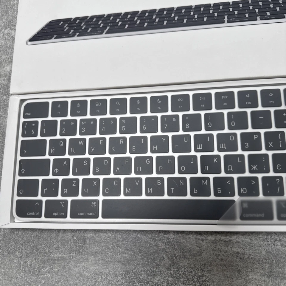 UKRAINIAN APPLE MAGIC KEYBOARD W/ NUMERIC KEYPAD TOUCH ID BLACK MMMR3UA/A A2520 - Image 2 of 4
