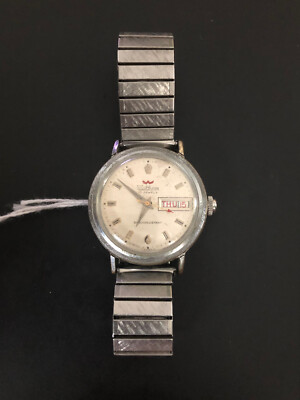 Vintage Waltham 17 Jewels Mens Watch Day Date Shock Resistant Red Second  Hand