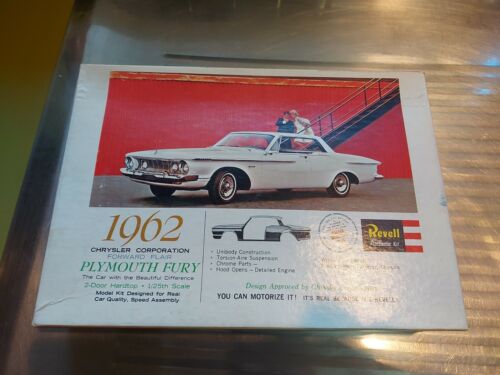 Revell 1962 Chrysler Plymouth Fury 1/25 Scale Built Kit W/box - Picture 9 of 11