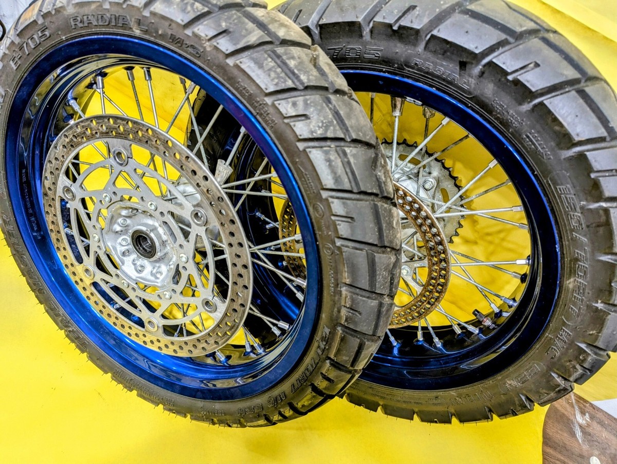 DRZ400SM リアホイール DR-Z400SM純正リアホイール4.50×17J軽い振れありSK44A削れ傷なしモタード