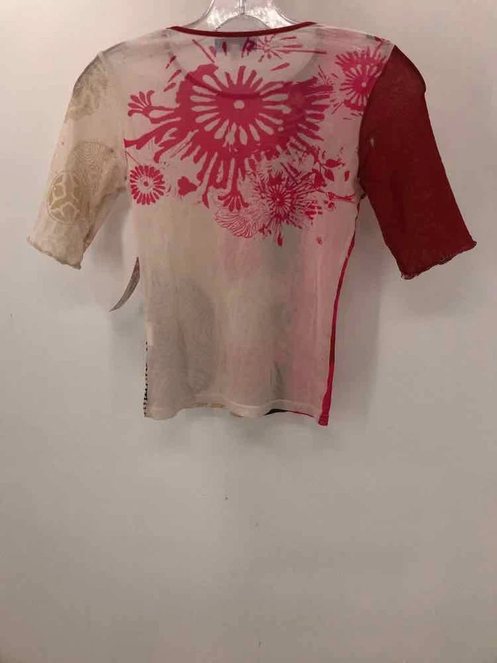 Camisa feminina usada Kenzo bronzeada infantil tamanho 12 - Imagem 2 de 3