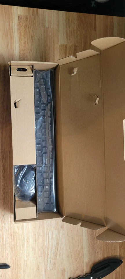 Dell Inspiron 24 5415 23.8" Táctil AMD Ryzen™ 5 7530U, 6 núcleos 1 TB SSD, PCIe 16 Foto 3 de 3