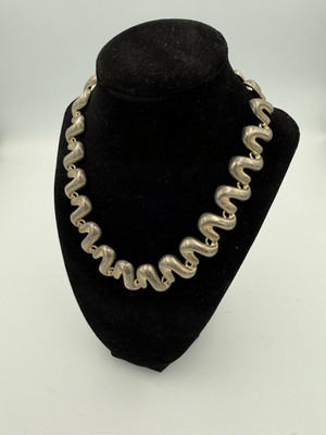 Vintage Anne Klein Silver Unmarked Infinity Runway Collar Necklace
