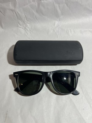 1980's VINTAGE B&L RAY-BAN GLOSSY-BLACK WAYFARER SUNGLASSES