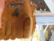 Franklin 4621-10 small Softball / Baseball Glove right Hand Throw boys girles