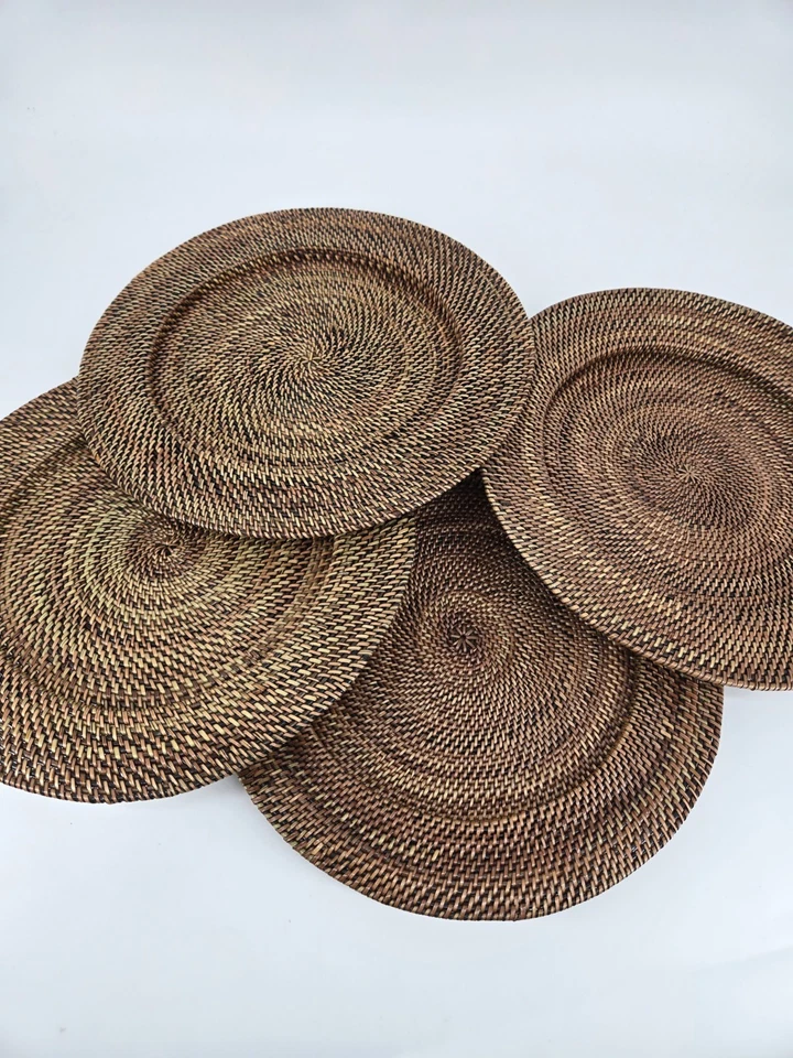 Juego de 4 cargadores redondos tejidos de ratán boho de 13 pulgadas excelente estado Foto 2 de 4