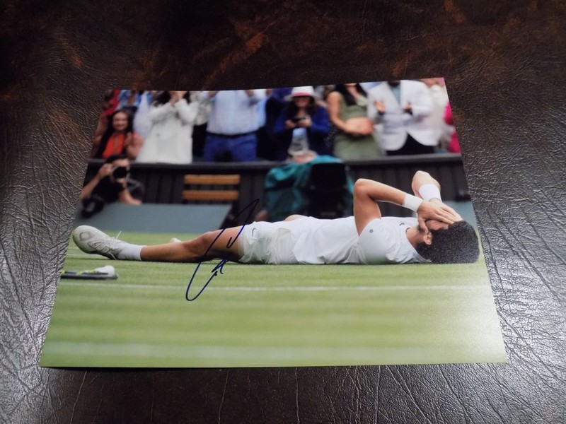 CARLOS ALCARAZ AUTOGRAPHED TENNIS 8X10 PHOTO W/COA