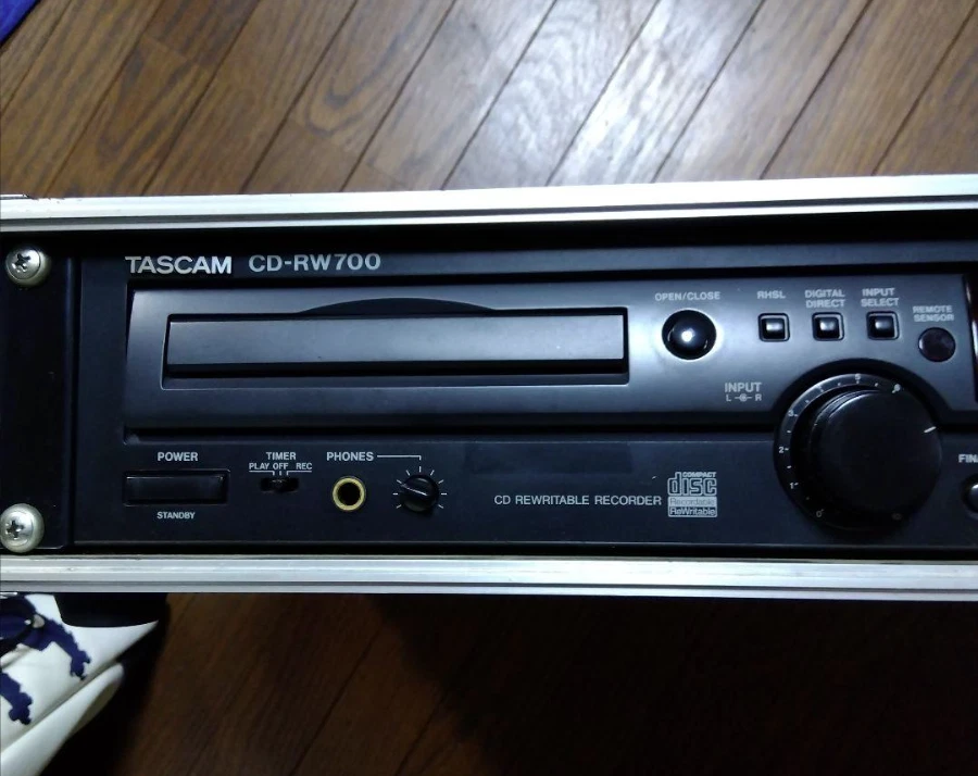 TASCAM CD-RW700 CD REWRITABLE RECORDER TEAC AC100V 50/60Hz 27W with Case - Image 2 of 4