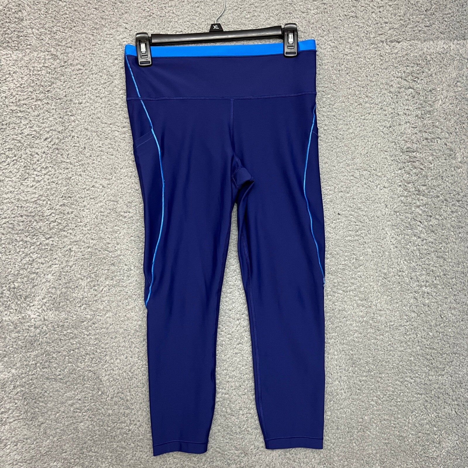 Athleta Womens M Interval Stash 7/8 Tight Gym Leggings with Pockets in Blue