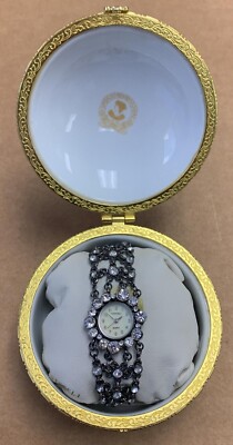 Vintage VECCELI Italy Womens Wrist Watch in Porcelain  display picture 2
