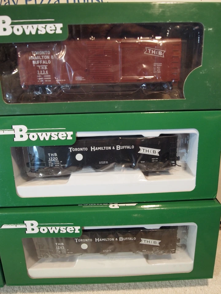 BOWSER  TORONTA,HAMILTON & BUFFALO 3-70t & , 4-70t OPEN HOPPER, 2-40ft. BOX CARS - Image 2 of 4