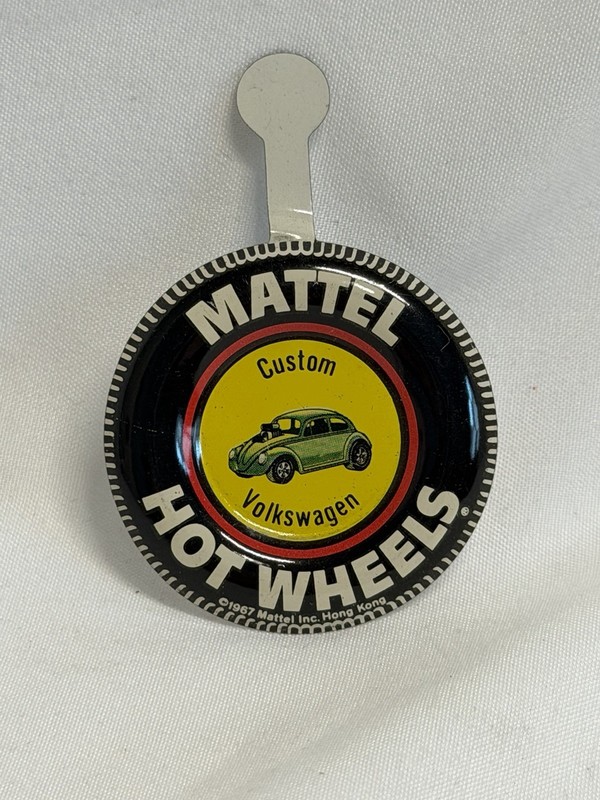 1967 MATTEL HOT WHEELS REDLINE ERA CUSTOM VOLKSWAGEN BEETLE BUG METAL PIN/BUTTON