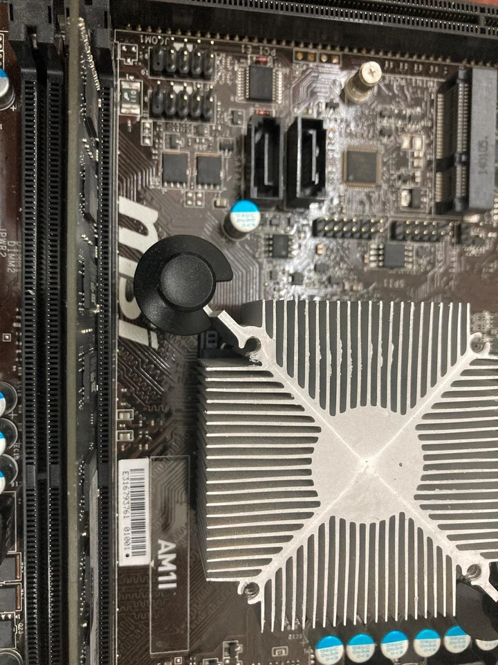 MSI AM1I + CPU AMD SEMPRON 2650 @ 2 X 1,45 GHZ + 4 GB DDR3 - Immagine 3 di 4