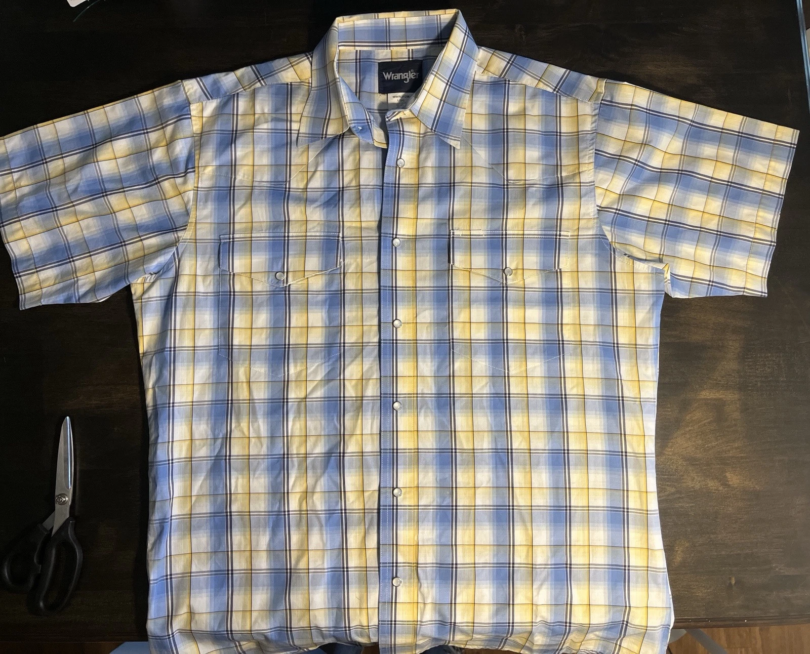 Men’s Wrangler Short Sleeve Pearl Snap Western Shirt- Large