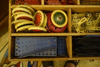 Lot De Pièces Meccano Ancien Avec Grand Roulement - Occasion En Bon état