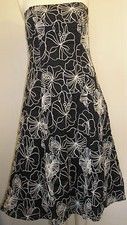 DEBUT stunning fitted black & white embroidered dress size 10 Only worn once