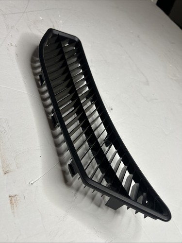 2016-2020 Tesla Model X OEM REAR LEFT DRIVER SIDE AIR VENT GRILLE 1078355-00-A - Picture 6 of 9