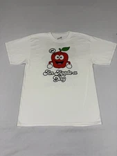 NWOT A LAB STREETWEAR T SHIRT GRAPHIC PRINT MENS L WHITE AN APPLE A DAY NEW