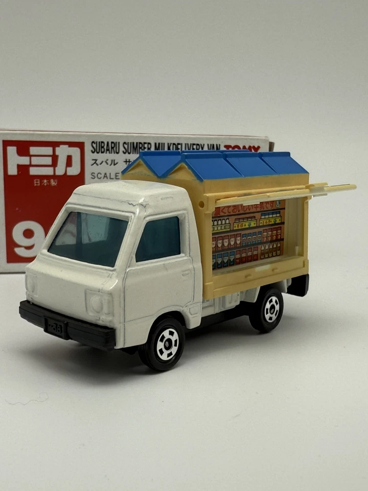 Furgoneta de reparto de leche vintage Tomy Tomica Subaru Sambar No. 96 escala 1:52 Foto 4 de 4