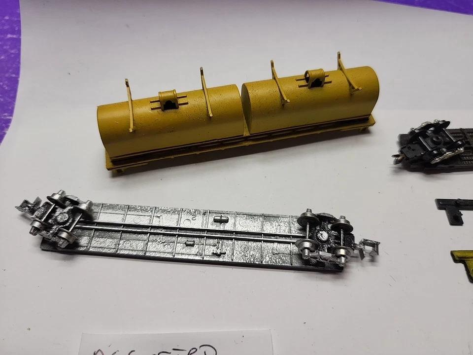 AS IS ASSORTED N SCALE RAILCAR LOCOMOTIVE PARTS LOT UNKNOWN BRANDS GOOD COND LOT - Image 3 of 4