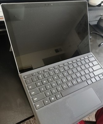 Microsoft Surface Pro 5 1796 i5-7300u 8gb 256 SSD + Keyboard + Renaisser Stylus 