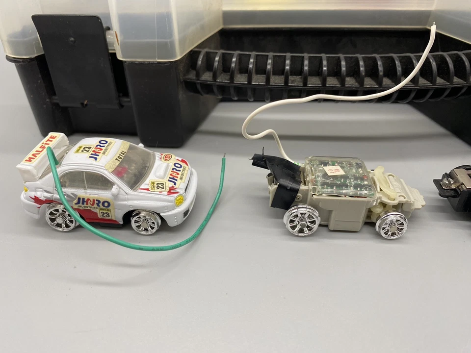 Zip Zaps Micro RC Car Case with 4 Cars & 4 Extra Bodies Hard Case -UNTESTED- - Image 2 of 4