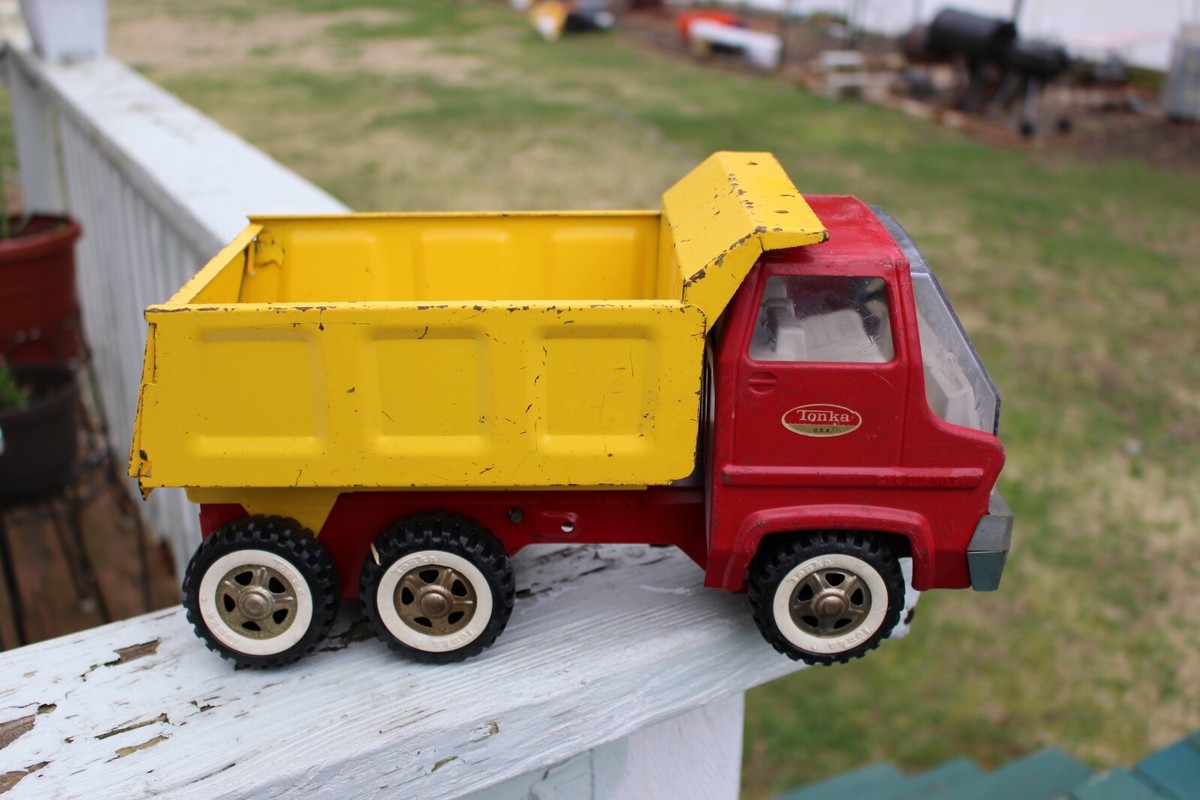 トンカ Tonka 赤いダンプカーと黄色い荷台 Vintage Tonka Dump Truck Red & Yellow Pressed Steel 1970-1973