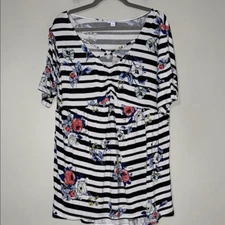 Black and White Short Short Sleeve T-Shirt Size 1X