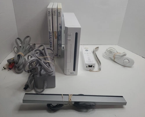 Nintendo Wii RVL-001 Console Bundle Wii Sports Controller And Nunchuck Tested
