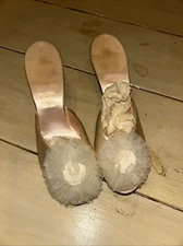 VTG  Daniel Green  Ivory Satin Tulle Pompom Boudoir Slipper Mules Shoes 6?READ