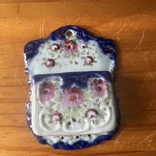 Vintage Victorian Ceramic Hanging Wall Pocket Match Holder Divided Compartment