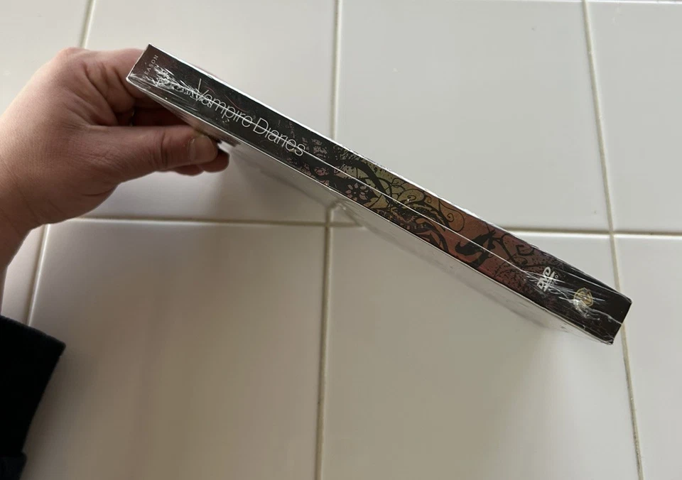 The Vampire Diaries: The Complete First Season (DVD, 2009) -NEW Factory Sealed! - Image 4 of 4