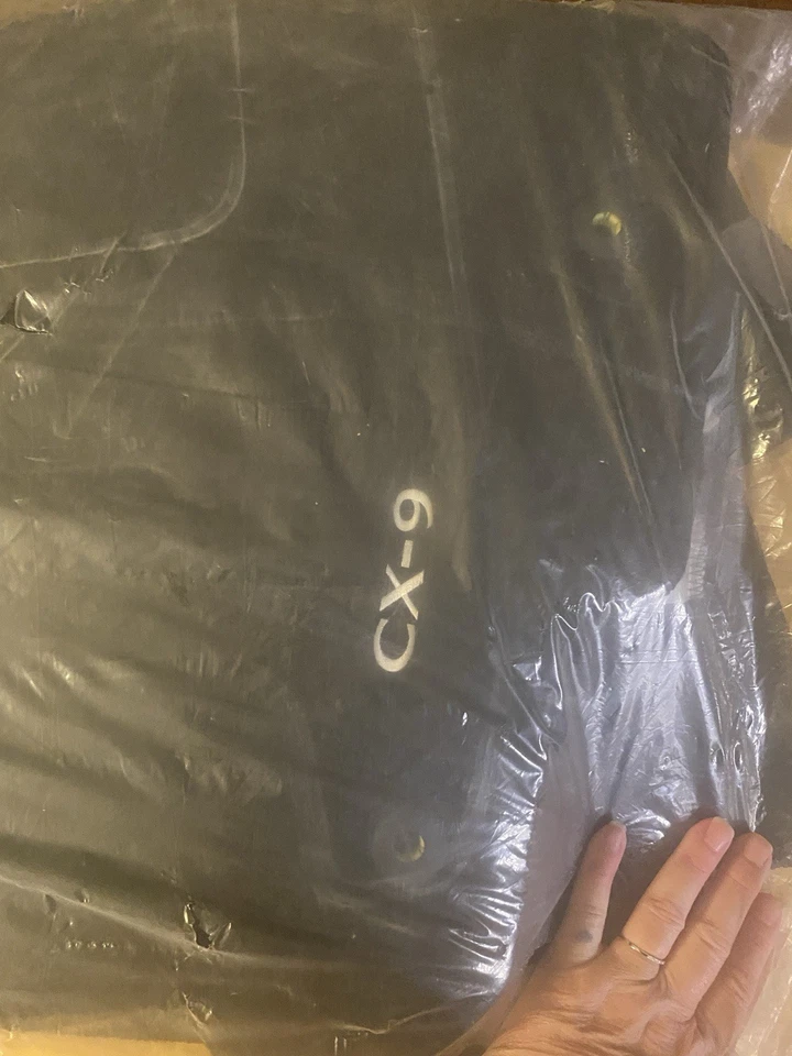 Factory Brand New Floor Mats For Hyundai CX-9 - Image 4 of 4