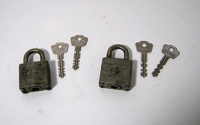 Vintage Lot of 2 Master Lock Co Small Metal Padlocks w Keys Works Tools Hardware