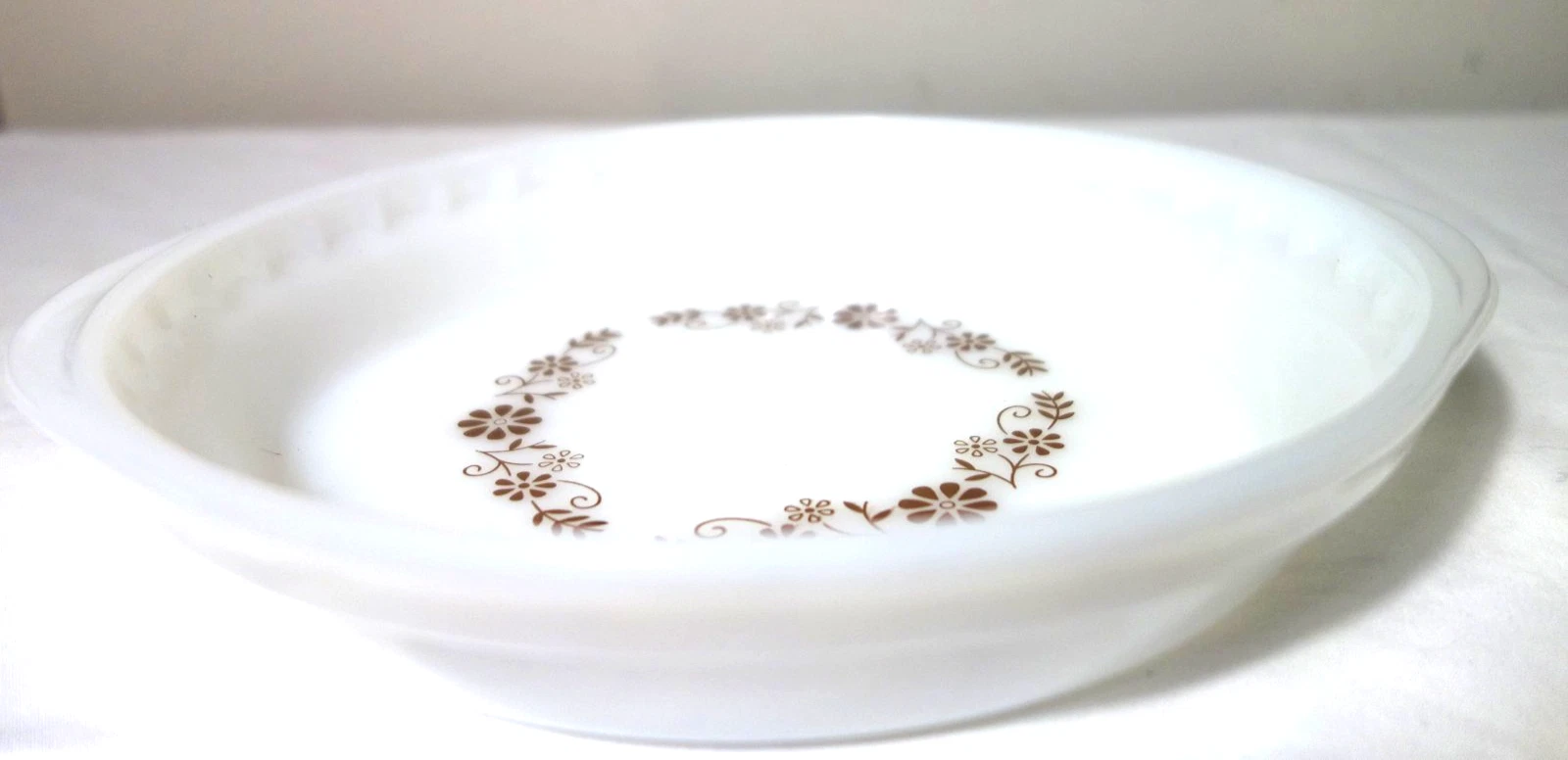 PIE TIME!! Vintage Dynaware Pyr-O-Rey Pie Plate/Brown Floral Pattern/Milk Glass