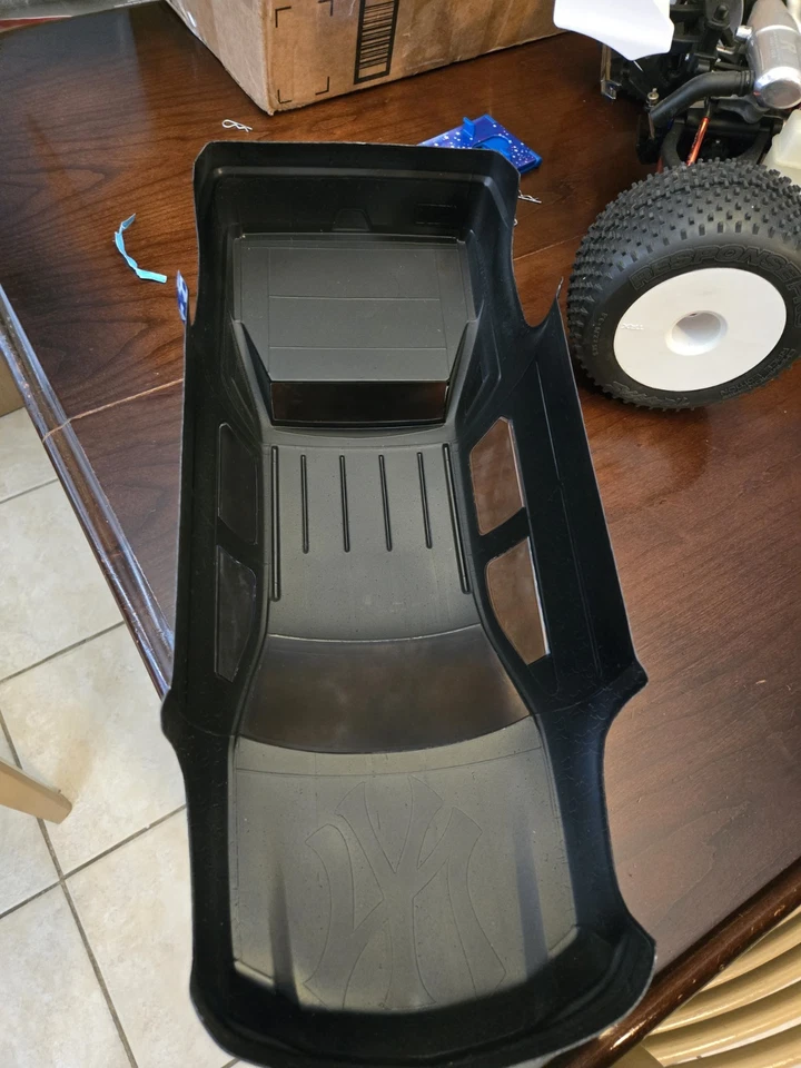 Proline Cadillac Escalade EXT 1/10 Custom New York   Yankees RC Body  - Image 4 of 4