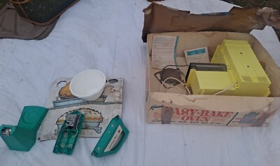 VINTAGE KENNER 1964 YELLOW EASY BAKE OVEN WORKING TOY STOVE CAKE PAN W/BOX  WEAR