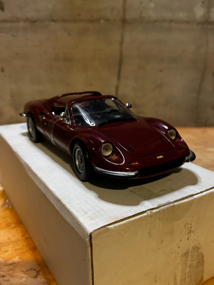 1/18 Ferrari Dino 246 GTS Rouge Bordeaux 1970 Hotwheels - Immagine 2 di 4