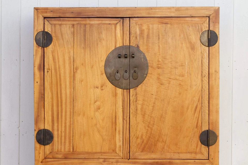 Antiguo armario asiático de cedro Foto 4 de 4