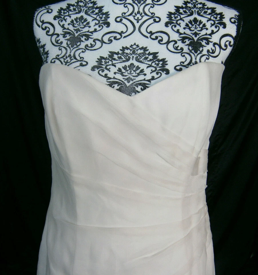 Vestido de novia Kleinfeld Monique Lhuillier rubor 8 10 vestido de organza rosa sin tirantes Foto 2 de 4