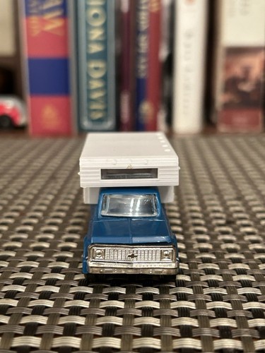 VINTAGE Toy Car Mini Lindy 22 Blu Chevy Bianco Camper Pickup Scala HO Ottime Condizioni - Foto 2 di 5