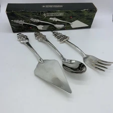 International Silver Company Holiday Christmas 3 Piece Serving Set